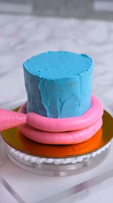 プールにアヒルがプカプカしてるケーキが超かわいい