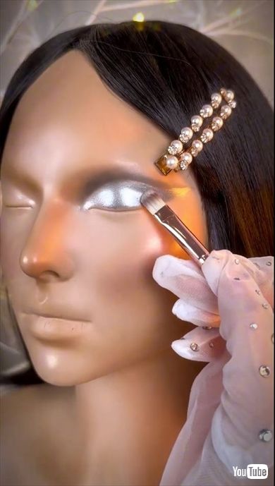 マネキンにギラギラメタリックメイクをしたら