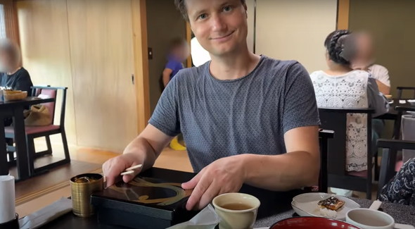 フランス人夫にうな重を食べさせてみた