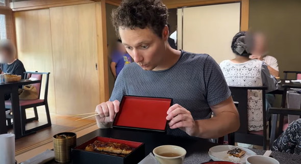 フランス人夫にうな重を食べさせてみた