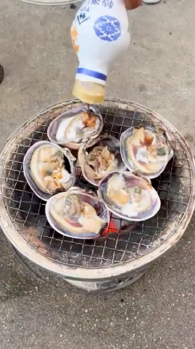 漁師ワタルの大アサリ