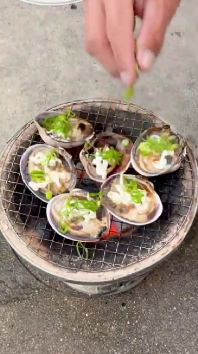 漁師ワタルの大アサリ