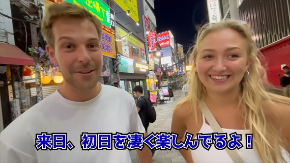 初来日した外国人カップルが高級すしを堪能