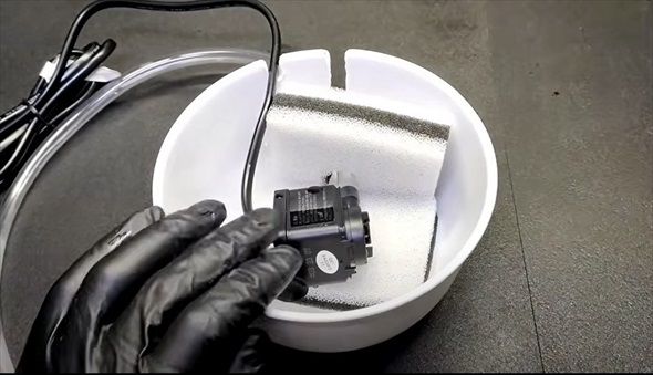 100均でDIYしたメダカ鉢がすごい