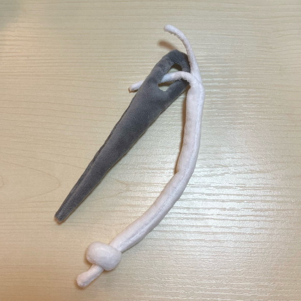 ほつれた糸のぬいぐるみ