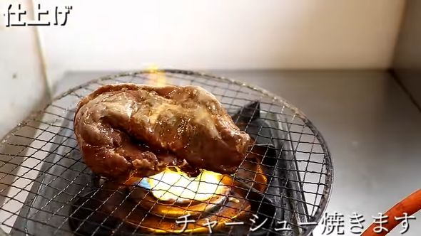 作っておいたチャーシューを焼く