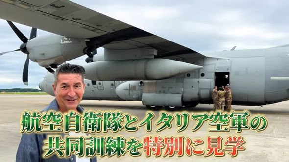 航空自衛隊と来日したイタリア空軍の共同訓練を特別に見学させてもらうパンツェッタ・ジローラモ