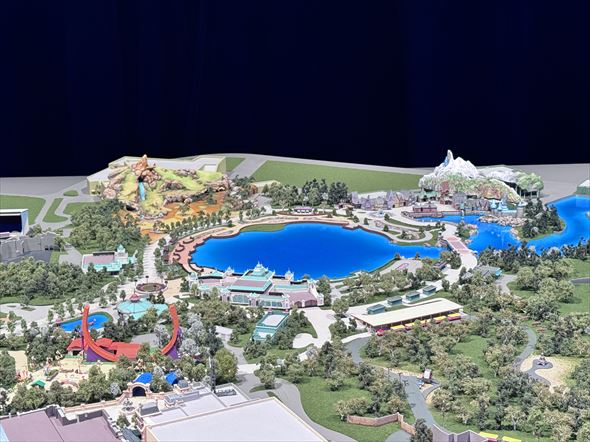 ディズニーランド・パリの第2パークには、アナと雪の女王のエリアのとなりにライオン・キングのアトラクションが登場する