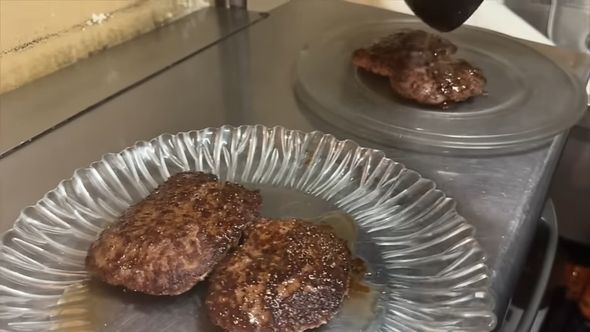 ソースがかかったハンバーグ