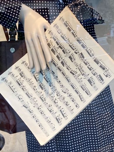 マネキンが持っていた楽譜