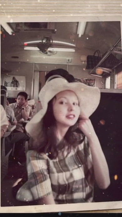 そっくりな祖母と孫