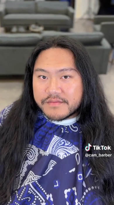 ロングヘアをカット