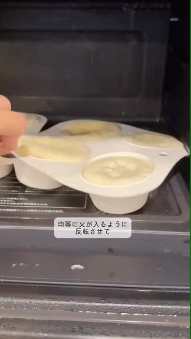 電子レンジで加熱する画像