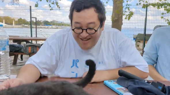 猫に遊ばれるバキ童