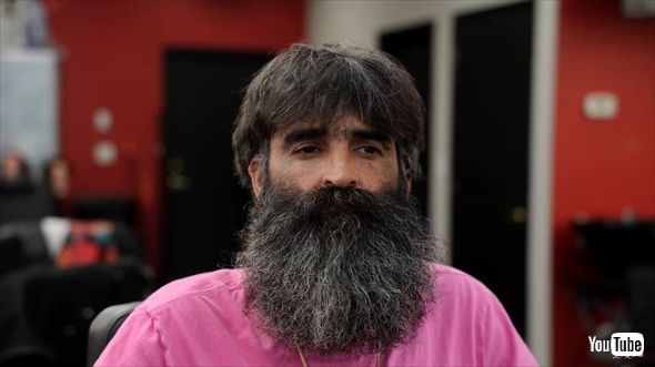 ヒゲもじゃの男性が爽やかに大変身