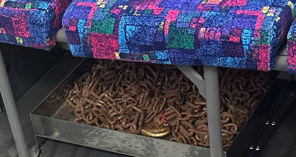 焼きそばに見えるチェーン