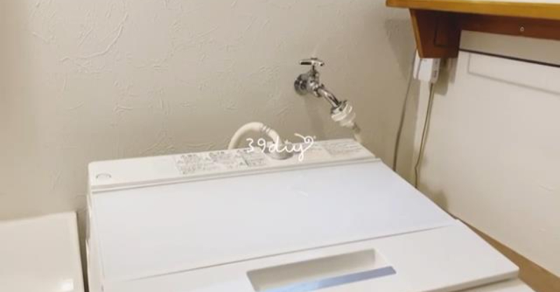 100均アイテムで“洗濯機上の溢れる生活感”を解決　DIY好き主婦による簡単おしゃれなアイデアに「目からウロコでした」（1/3） | ライフスタイル ねとらぼ