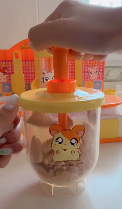 クッキングトイでケーキ作り