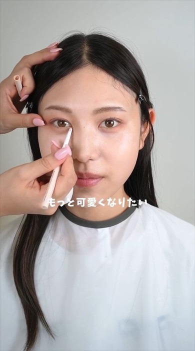 垢抜けたいと悩む女性がメイクで