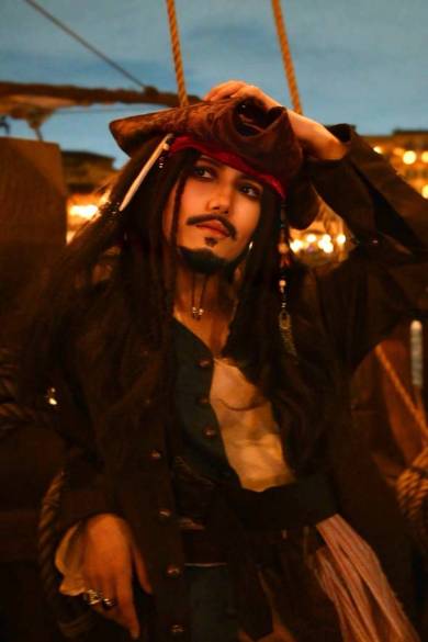 女子高生のジャックスパロウコスプレ