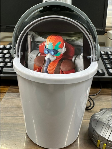 スコープドッグと合体したゴミ箱