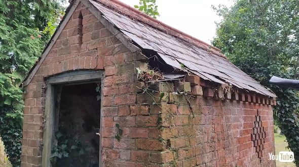 17世紀の庭のツタ除去