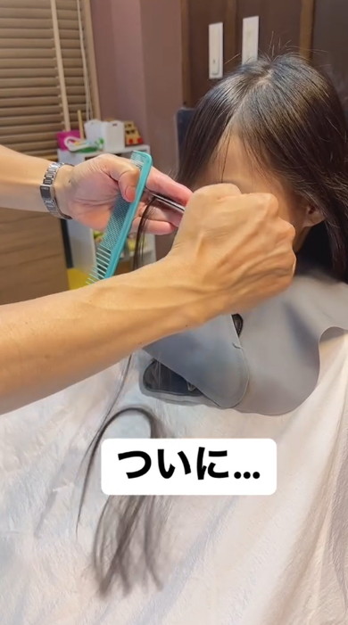 ロングヘアをカットした女の子