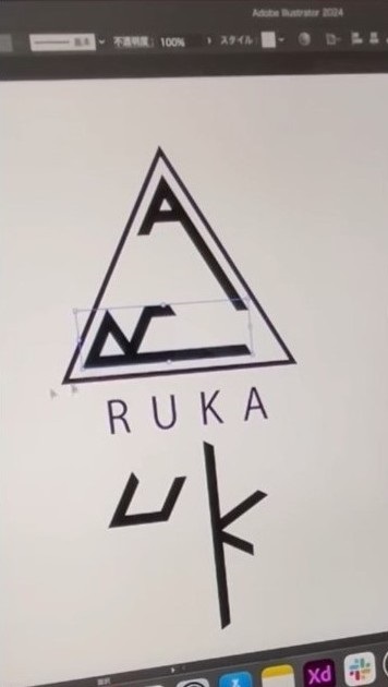 名前のアルファベットがパズルのよう