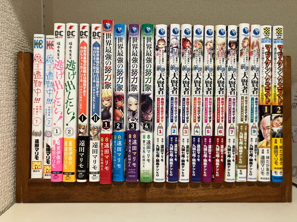 ギチギチに埋まった本棚