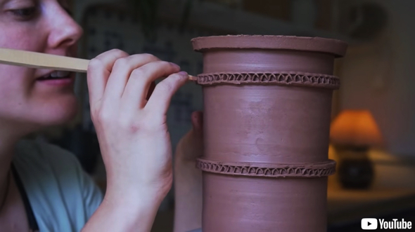 ダンボールで作ったような陶器