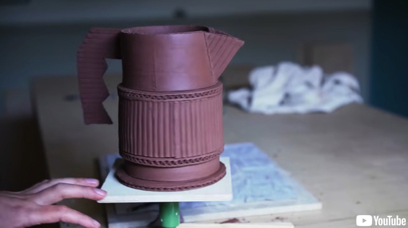 ダンボールで作ったような陶器