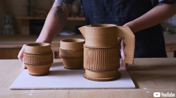 ダンボールで作ったような陶器