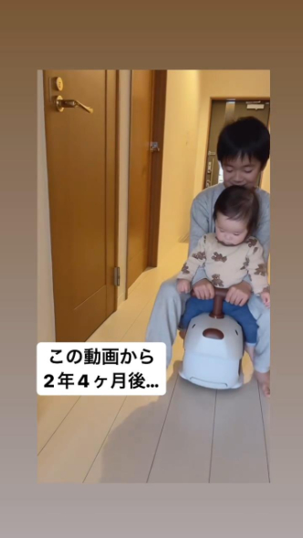 ゆっくり前に進むように床を蹴るしょうくん