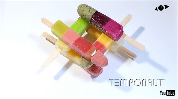 アイスキャンディーが溶けていくタイムラプス