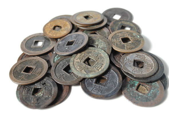 草むらで寛永通宝を発見