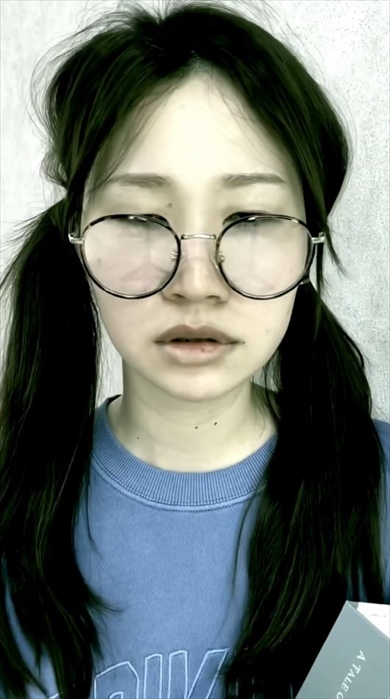 すっぴん眼鏡から驚きの変身