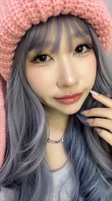 すっぴん眼鏡から驚きの変身