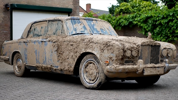 世界一汚いロールス・ロイスを掃除する動画