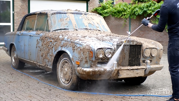 世界一汚いロールス・ロイスを掃除する動画