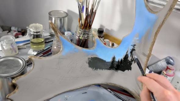 ヘラジカの角に絵を描く