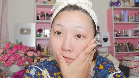 40代の女性がプチプラコスメでメイク