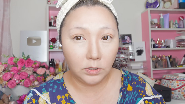 40代の女性がプチプラコスメでメイク