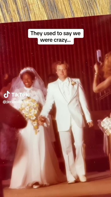 周囲からおかしいと言われた夫婦の結婚式の写真