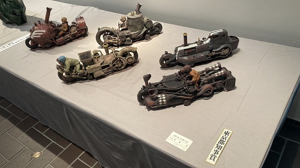中3のときの担任が退職後に作った陶製のバイクとバイク乗り