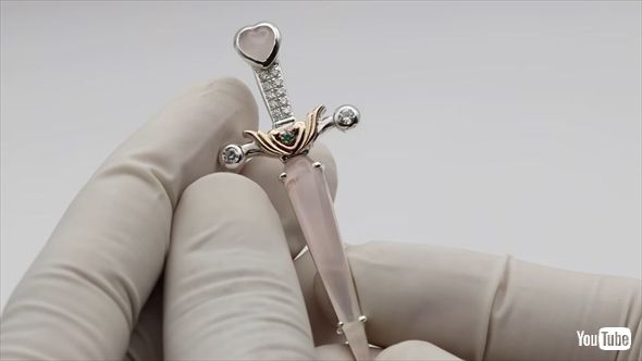 ローズクオーツで作るキュートなハートソードのアクセサリー