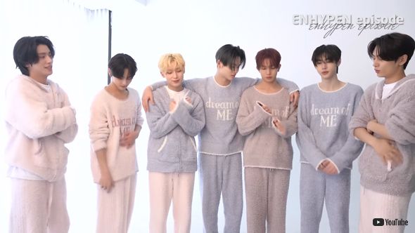 PEACHJOHNの撮影をするENHYPEN