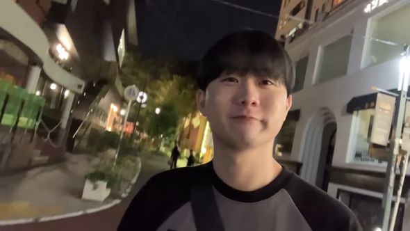 数年暮らした日本を離れる前に原宿へやって来た韓国人男性