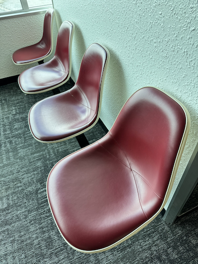 鹿児島空港のイームズチェア