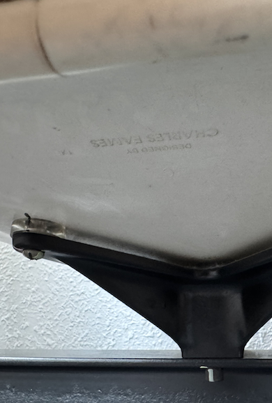 鹿児島空港のイームズチェア