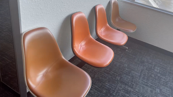 鹿児島空港のイームズチェア